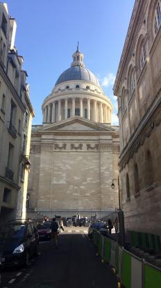 Walking up to the Pantheon close