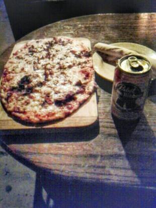 The Quarter Bar. Monday special pizza fire $5.50 & pbr for $1. #food excellent thin cr